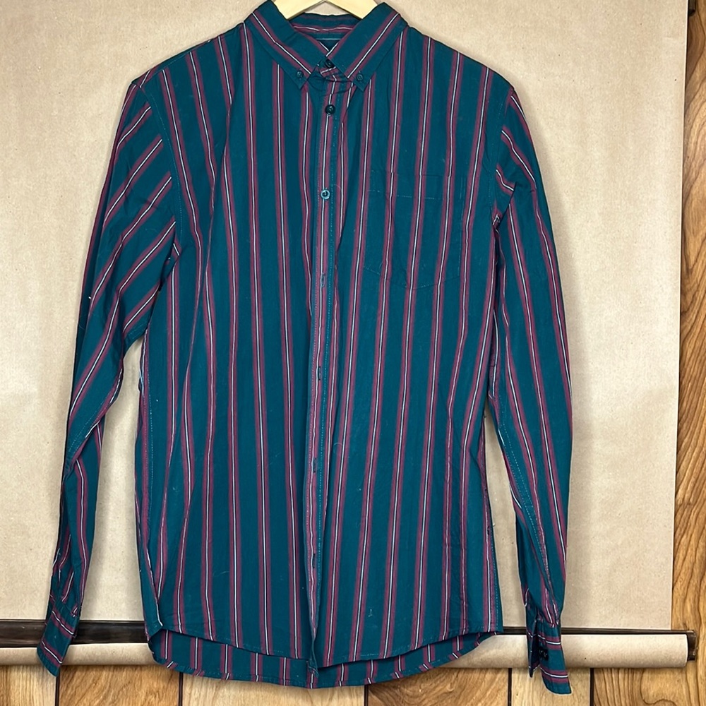 Cool striped casual dress shirt size M. VSTR